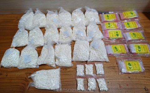 Barang bukti Pil Trex sebanyak 20.600 butir dari dua tersanka berinsial. RF 1000 butir dan SA 19.600