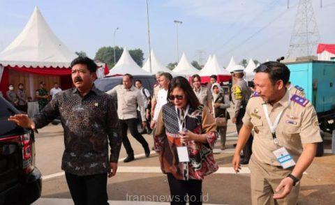 Kepala BPN Kota Depok Indra Gunawan mendampingi Menteri Agraria dan Tata Ruang Hadi Tjahjanto