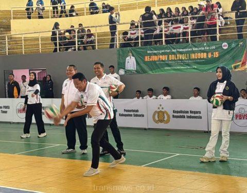 Plt. Bupati Sidoarjo Subandi Buka Kejuaraan Provinsi Bola Voli Indoor U-15