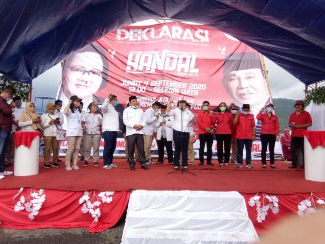 
					Jelang Pendaftaran Paslon Holiliana dan H.Habudin Gelar Deklarasi Bersama Tim “HANDAL”
