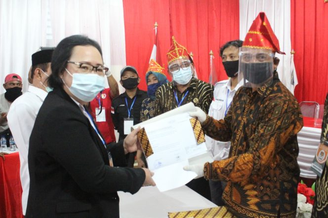 
					Paslon Bupati Holiliana/Wakil Bupati Habuddin Resmi Daftarkan Diri Ke KPU Morut