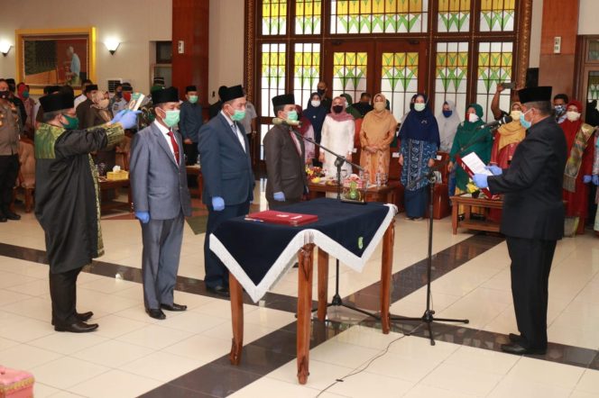 
					Bupati Siak Lantik Sekda Arfan Usman Dan Tiga Pimpinan Tinggi Pratama