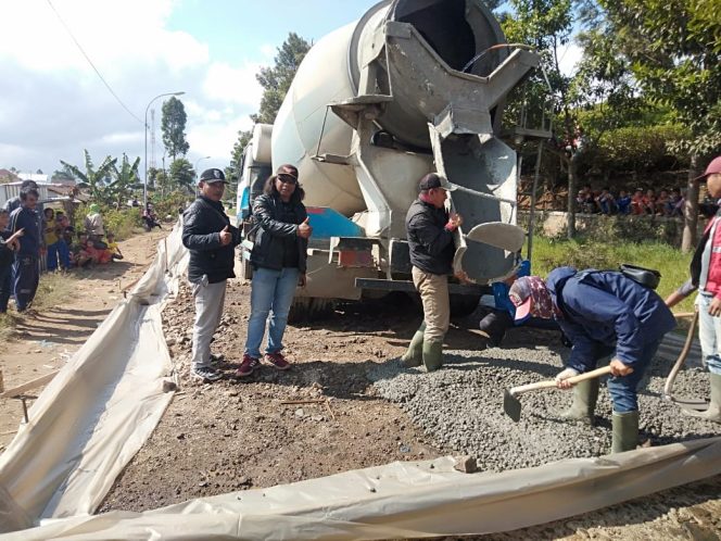 
					Jalan Kp Negla Cibereum Bandung Dibetonisasi