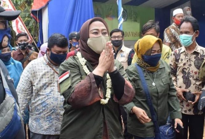 
					Bank Sampah Desa Cikampek Barat Diresmikan Bupati