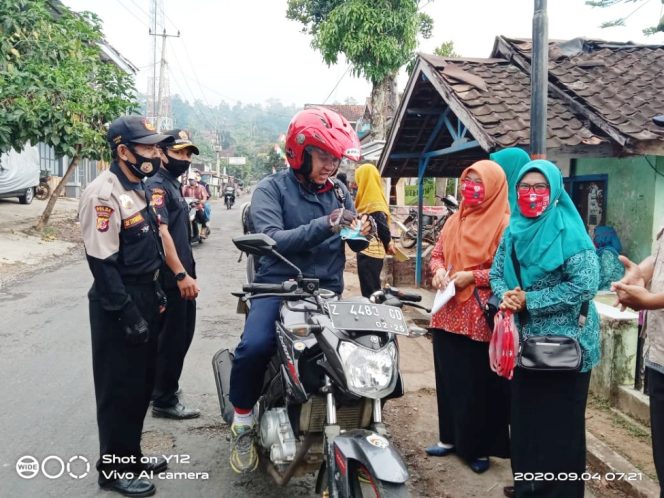 
					Desa Depok Pakenjeng Garut Gelar Razia Masker