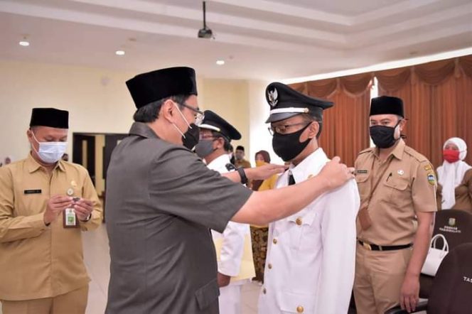 
					Pjs Bupati Tasikmalaya Lantik Tiga Pejabat Kades