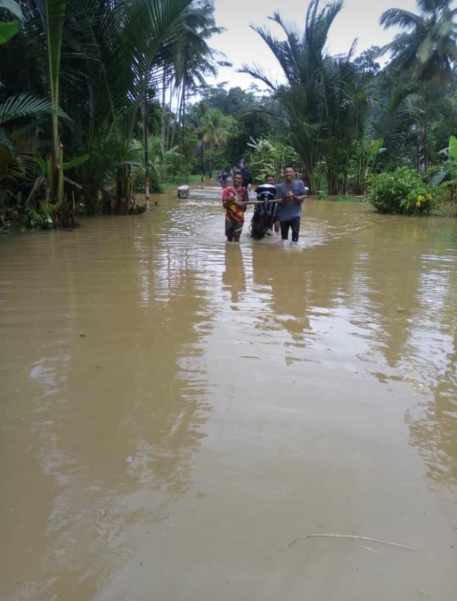
					Banjir Rendam 2 Desa di Kecamatan Karangnunggal Tasikmalaya