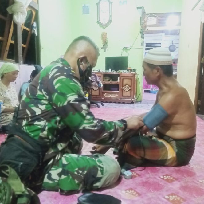 
					Diapresiasi Dandim, Prajurit Kesehatan Satgas TMMD Kodim 1205/Sintang  On Time  Dilokasi Layani Masyarakat