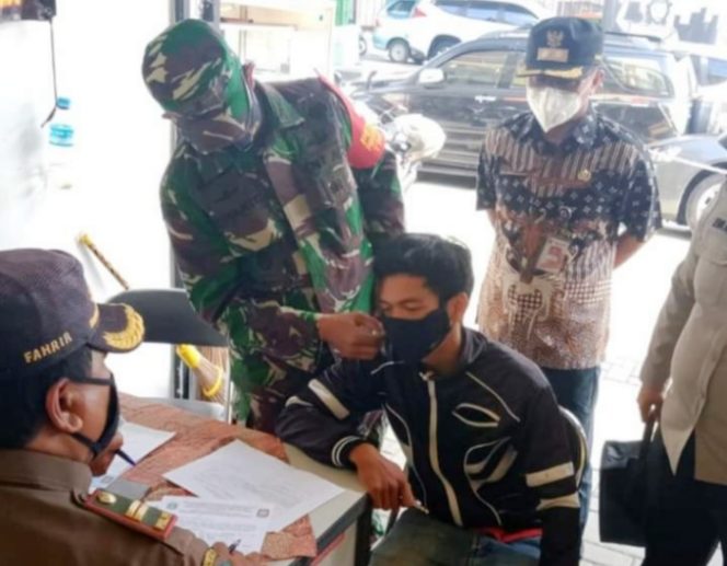 
					Operasi Yustisi PSBB Kebayoran Lama Jaksel 13 Orang Dikenai Sanksi