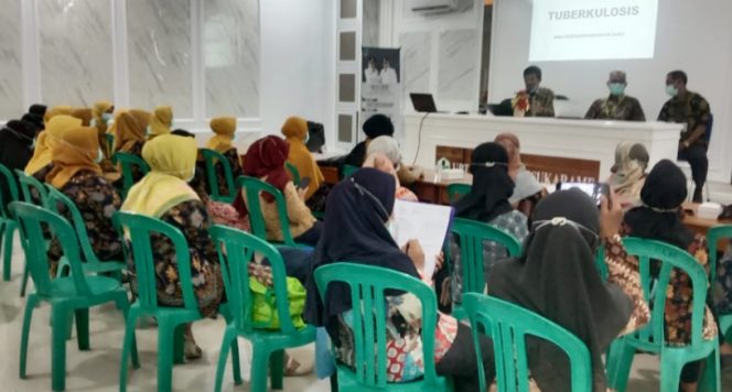 
					UPT Puskesmas Caringin Garut Latih Kader Posyandu Soal Tuberculosis