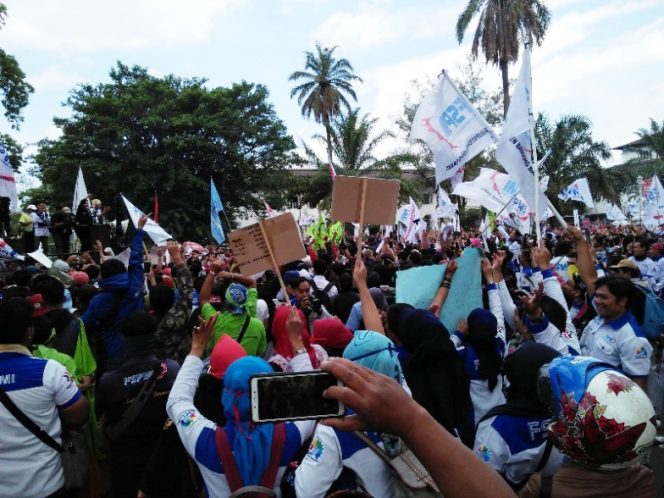 
					Buntut Disahkan UU Cipta Kerja, Gubernur Jabar Memahami Penolakan Buruh Mogok Massal