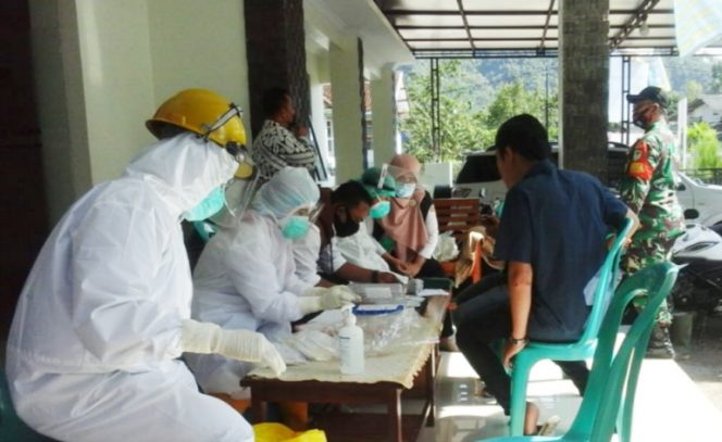 
					UPT Puskesmas Pakenjeng Terus Tes Swab Warga Pasar Desa Panyindangan