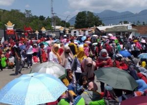 Demo Buruh Jalur Utama Garut-Bandung Via Leles Macet