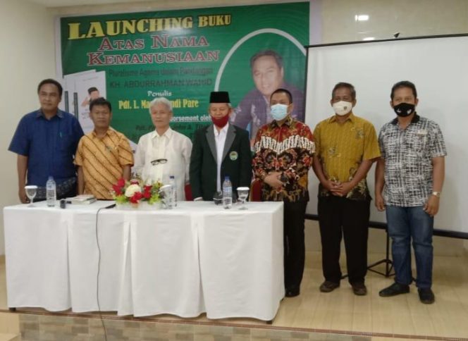 
					Pilkada Lutim, Paslon Ibas Hadiri Launching Buku Atas Nama Kemanusiaan