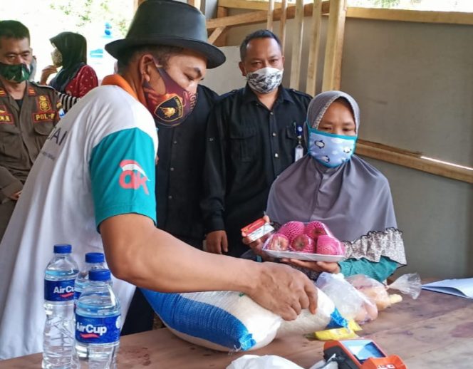 
					Pemdes Linggarjati Pamulihan Garut, Salurkan BPNT 310 KPM