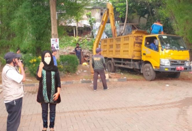 
					Calon Wawali Depok, Afifah Tinjau Normalisasi Kali Krukut di Puri Depok Pan Mas