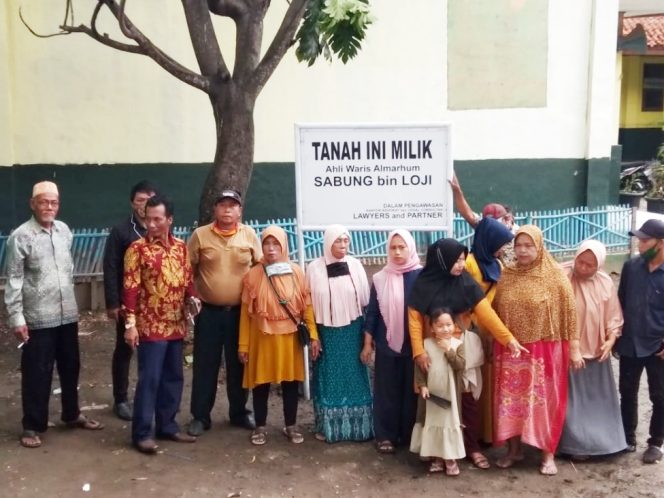 
					Kisruh Data Kepemilikan Tanah: SDN Mareleng 02 Bojongsari Bekasi Dipasangi Plang Ahli Waris Sabung Bin Loji
