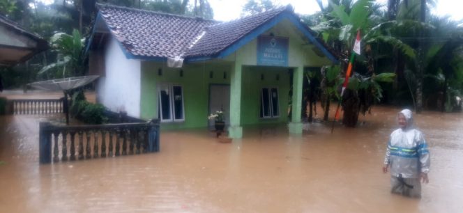 
					Kp Ciputat Ciawi Karangnunggal Tasmala Terendam Banjir