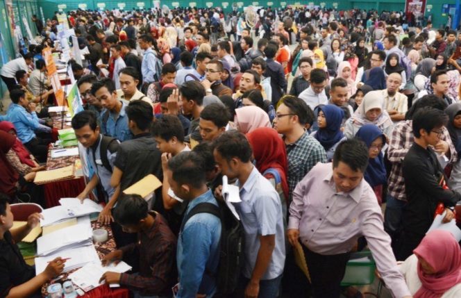 
					Jumlah Pencaker di Karawang 16.541 Terserap Hanya 6.850 Orang