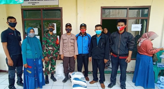 
					Ratusan KPM di Desa Sukajaya Terima Bantuan Program Sosial Beras (PKH)