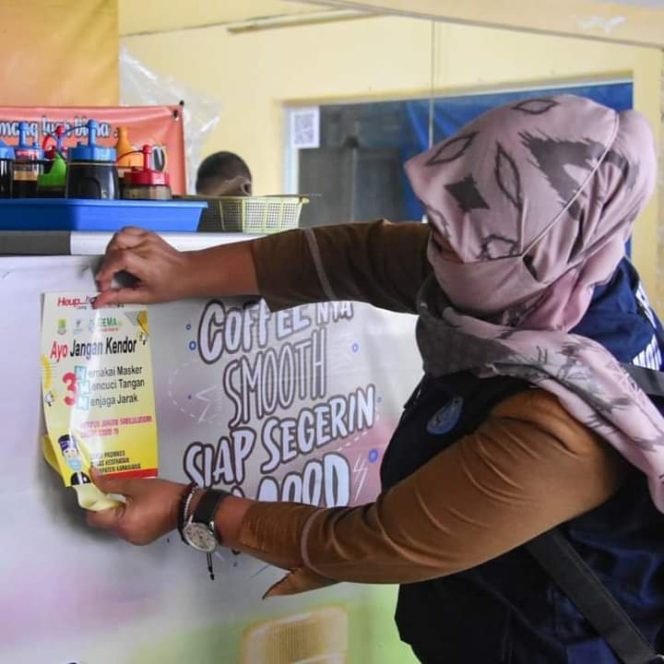 
					Sosialisasi Gema Covid -19 di Karawang Sisir Kafe