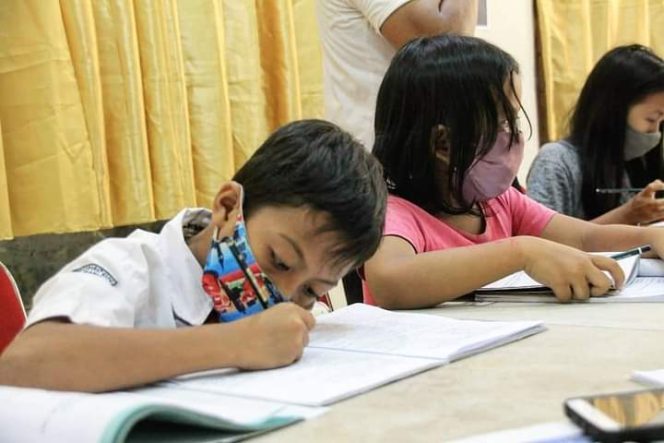 
					Pelajar Manfaatkan Jakwifi PJJ di Jaksel