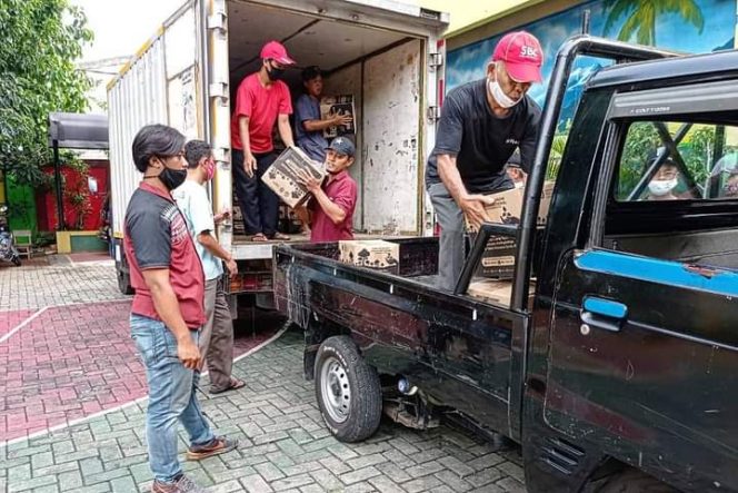
					Warga Petukangan Jaksel, Dapat Paket Sembako Banprov Tahap 5