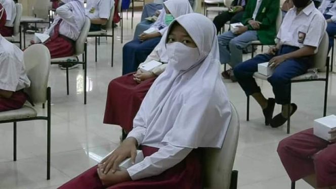 
					200 Siswa Dapat Handphone HUT Ke 75 PGRI di Jaksel