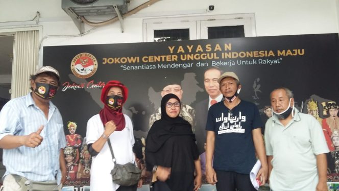 
					Yayasan Jokowi Center Salurkan Paket Sembako Untuk Sekber Wartawan Depok