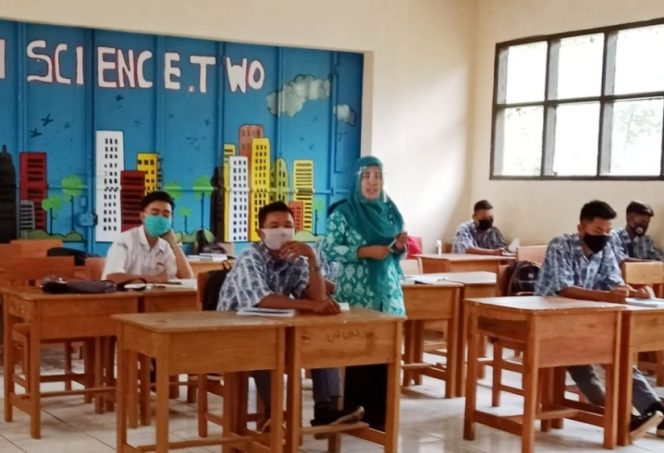 
					Berbekal Surat Ijin Disdik, SMA 29 Garut Mulai Belajar Tatap Muka
