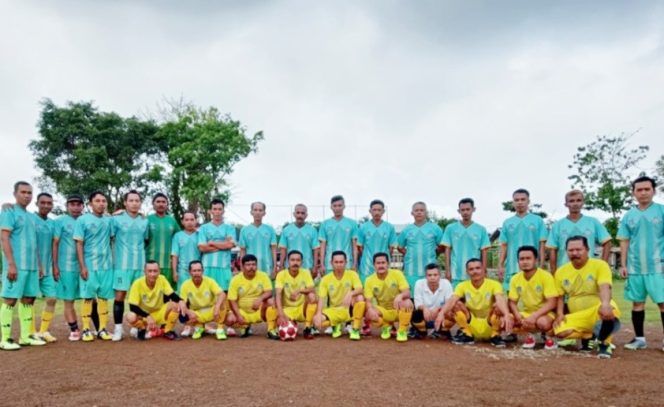 
					Laga Persahabatan Sepakbola, Apdesi Caringin Tekuk Apdesi Cisewu 3-1