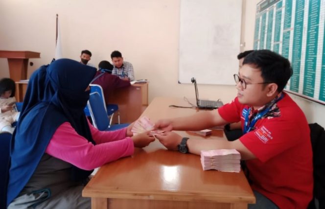 
					Kecamatan Mekarmukti Terima 120 KPM Program BPUM 2,4 Juta