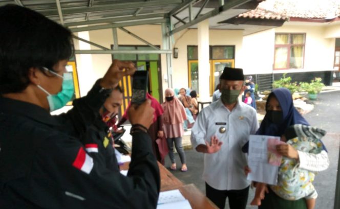 
					Kecamatan Bojongasih Tasikmalaya Salurkan 1.574 BST 6 Desa Serentak