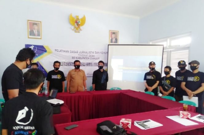 
					Kades Se-Kecamatan Naringgul Cianjur Ikut Pelatihan Jurnalistik dan Kehumasan