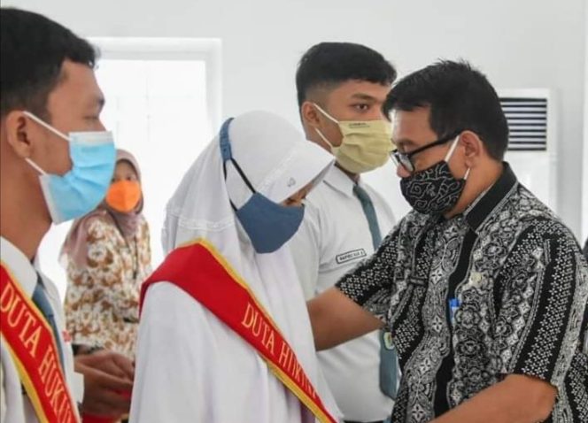 
					Pjs Bupati Karawang Nobatkan Pelajar Duta Hukum dan HAM