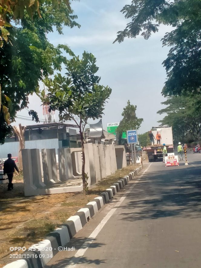 
					BPJN 8 Bangun Drainase Jalan Akses Bandara Juanda Surabaya