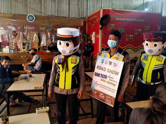 
					Satlantas Polrestabes Surabaya Gelar Road Show ‘Cak Tejo Sobo Warkop’ di 25 Kecamatan