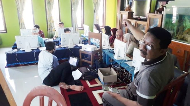 
					Siswa PKBM Al-Iklas Karangsari Praktek Kerja Lapangan Tata Kelola Perkantoran Dikantor Desa