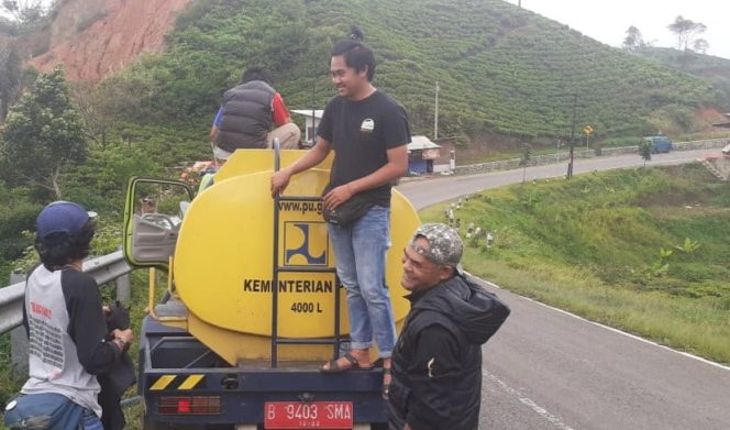 
					PDAM Garut Pasok 24 Ribu Liter Air/Hari Untuk Kebutuhan Korban Longsor Talegong