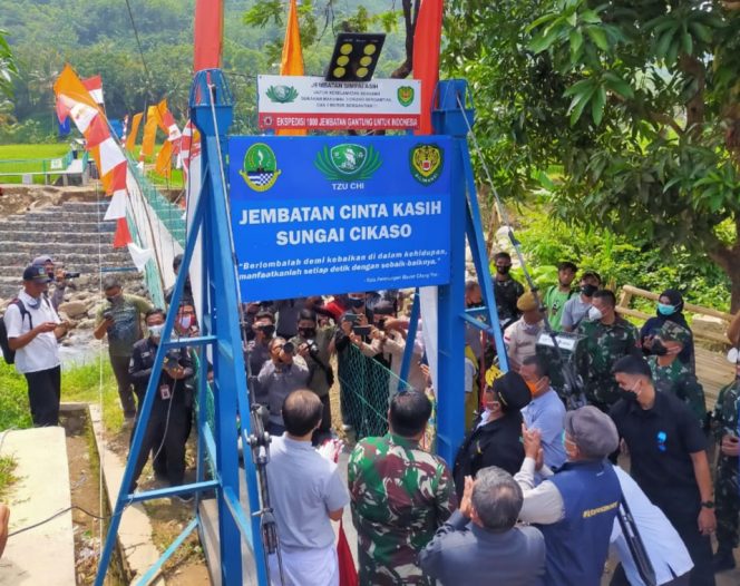 
					Wagub Dampingi Pangdam III Siliwangi Resmikan Jembatan Cinta Kasih di Cisompet Garut