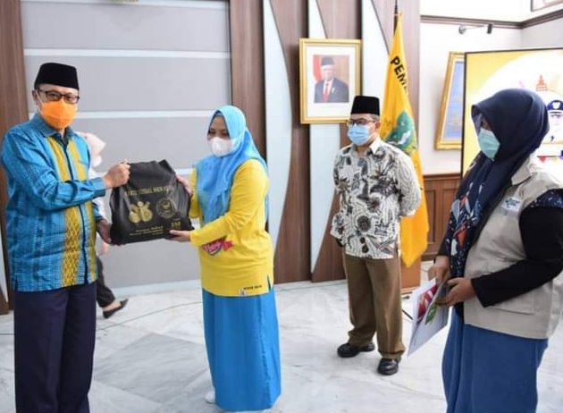 Pasien Covid Isoman di Kota Sukabumi Dapat Bantuan Paket Sembako
