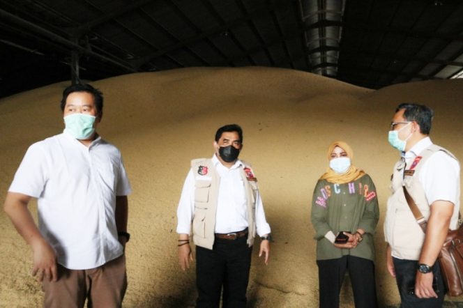 
					Kedelai Naik, Disperindag Jatim Bersama Satgas Pangan Sidak Pasar Rakyat Surabaya