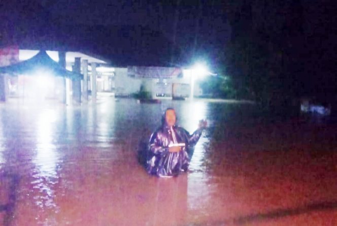 
					Kantor Camat Arjawinangun Cirebon Kebanjiran