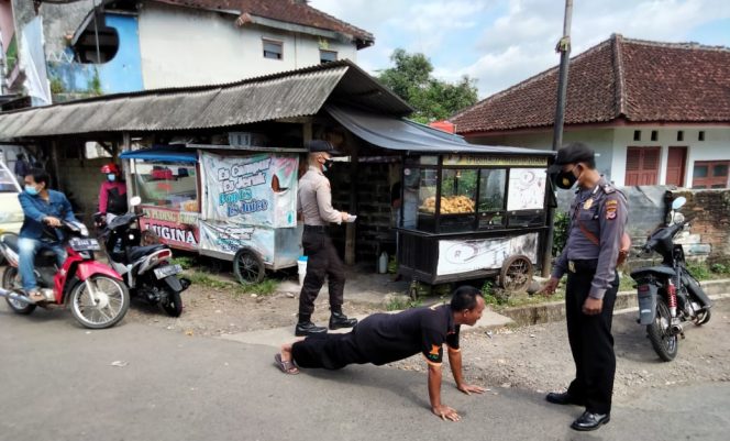 
					Polsek Karangnunggal Tasikmalaya Gelar Operasi Yustisi Masker