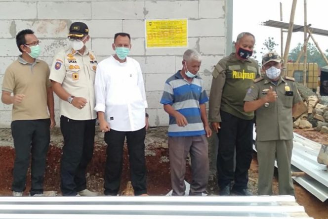 
					Belum Kantongi Ijin, Kandang Ayam Mirip Pabrik di Purwakarta Ditutup Petugas