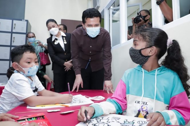 
					Wakil Gubernur Jatim Resmikan Tempat Penitipan Griya Anak Patria Surabaya