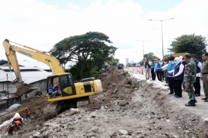 
					8 Februari Diprediksi Normal Kembali: Gubernur Jatim Tinjau Longsor Jalan Tol KM 6 + 200 Surabaya-Gempol