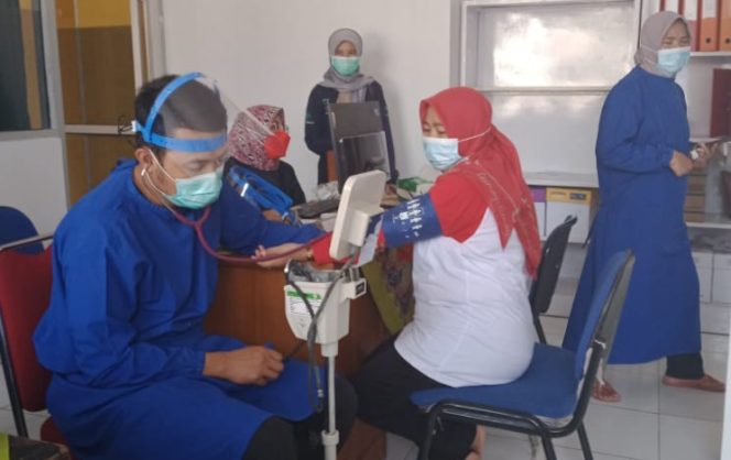 
					15 Nakes UPT Puskesmas Bungbulang Garut Ikut Vaksinasi Lanjutan