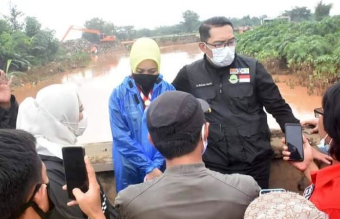 
					Gubernur Jabar Pantau Lokasi Banjir Karawang