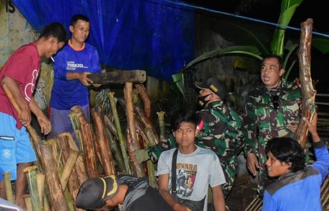 
					Tanggul Jebol, 357 Warga Dusun Tambunsari Karawang Terdampak Banjir